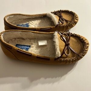 ARIZONA JEAN CO. MELODY MEMORY FOAM IN COGNAC WOMEN’S SLIPPERS SIZE 7.5M